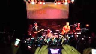 Hanson - "Dancing In The Wind" clip