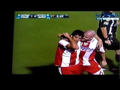 El gol de Velázquez para llegar a primera