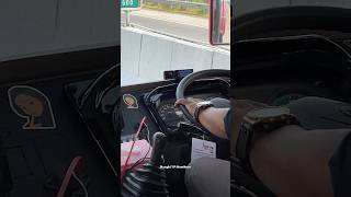 Download lagu Driver kawak Om Sinda On Fire 🔥 Geber Hino AK240 lari kencang 🚀🏁#bus #bagong #kenzabar #busmania mp3