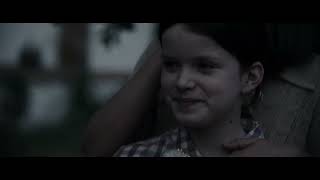 La niña de la comunión Film Trailer
