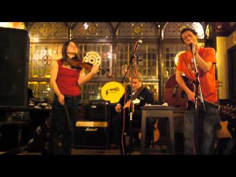 Wichita lineman cover by Hume'n Beans live at The Glebe Stoke
