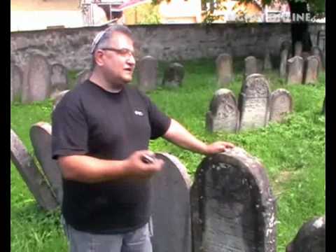 Ioan J. Popescu - Lectia de Istorie in Cimitirul Evreiesc Sighet (2)