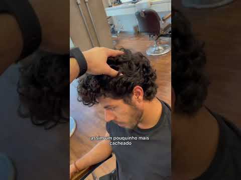 Tip for finishing medium and long hair with a more natural look #barbershop #barbeirosbrasil