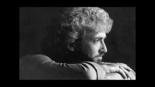 Keith Whitley   -   I Wonder Do You Think Of Me