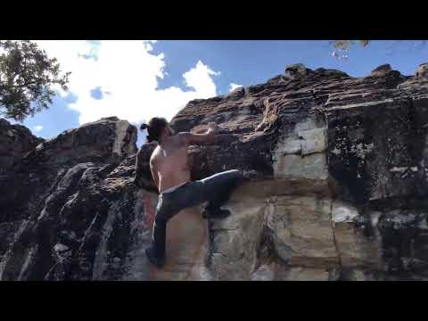 Moai sentado, V7. Cocalzinho de Goiás