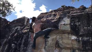 Video thumbnail de Moai sentado, V7. Cocalzinho de Goiás