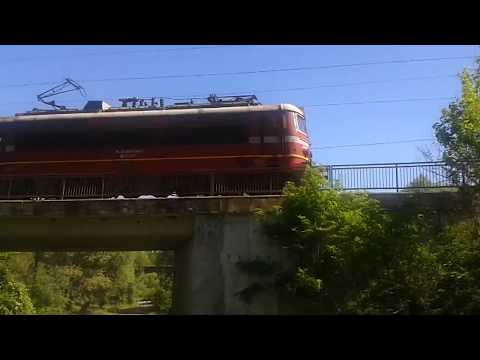 ПВ 30153 с локомотив 45 204 преминава през моста на Завет