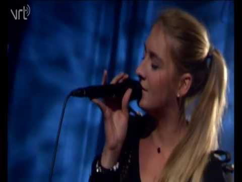 DE 327 // Axeela - Addicted LIVE