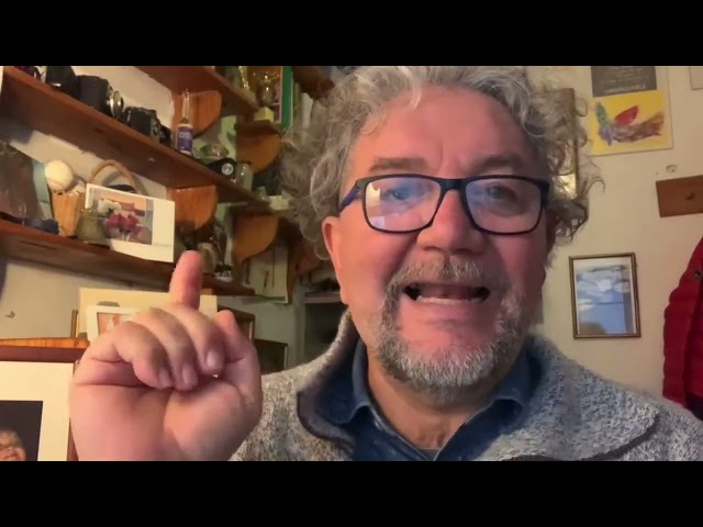 Vídeo relacionado con Media lunita nº 51. El que me pega, se pega (INFANTIL - JUVENIL - CUENTOS DE LA MEDIA LUNITA - EDICIÓN EN RÚSTICA)
