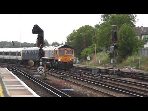 (HD) GBRf's 66737 drags repainted 466013 out of Tonbridge working 5X47 - 4/6/11