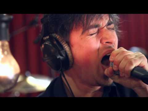 Studio Brussel: The Greatest Handshake - I can't live in a livingroom (Red Zebra cover)