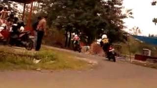 preview picture of video 'latihan balap di kuburan cina antang makassar'