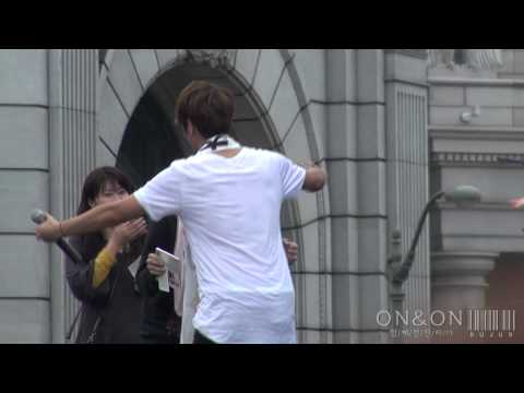 [Fancam] 111103 BEAST Doojun Hug Lucky Fan @  HALLOWEEN DREAM LIVE in USJ