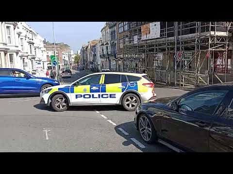 Sussex Police Ford Focus IRV responding in Hastings