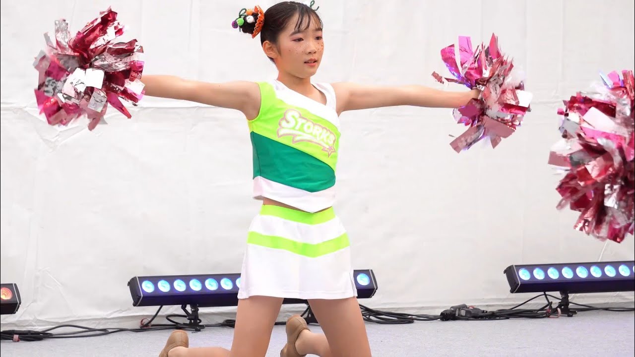 【チアリーディング】キラキラした演技をするチア達  #cheerleader