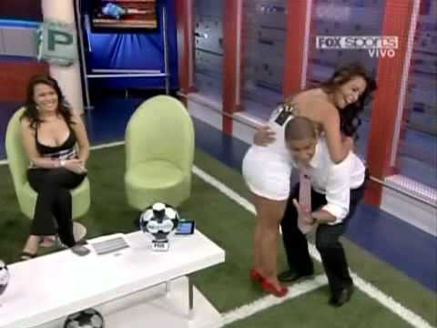 Larissa Riquelme videos