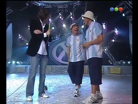 Carlos Tévez y su imitador  -  Videomatch