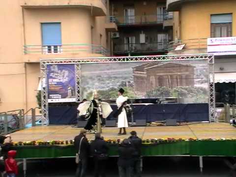 Танц блок на площади Кавур