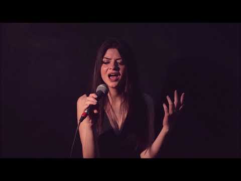 Aşık Olmak İstemem