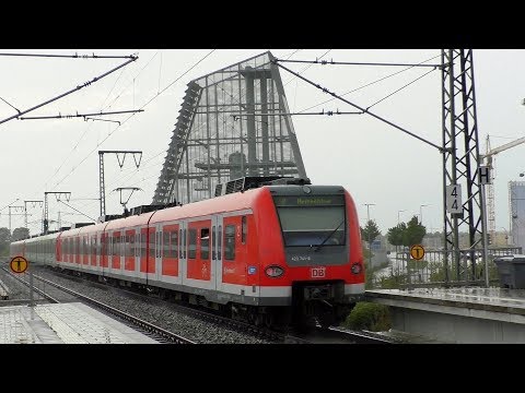 Freiham bei Regenschauer - mit Langzügen der S-Bahn München und mehreren Werbezügen