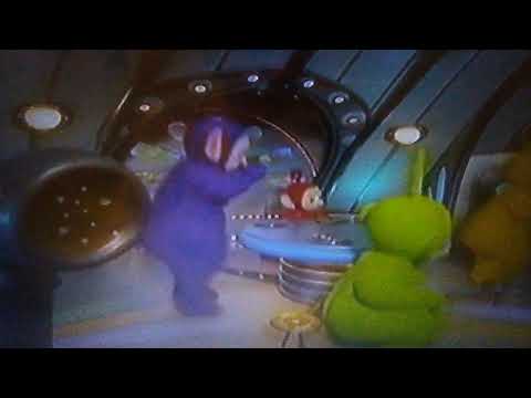 The Teletubbies Walk To The Magic Windmill To Beautiful Christmas (Christmas Crackers Version)