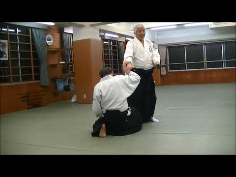 石垣師範の今月の技（2019年3月）：交差取り一教、2教、3教刀を使った裁き