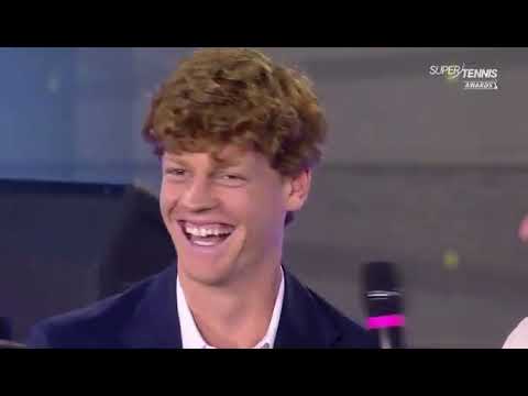"Ti sarebbe piaciuto essere nato Berrettini?" Jannik Sinner risponde 😂🦊