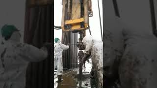 Download lagu Top drive/ drill pipe disconnection , oil base mud #shorts #roughnecks mp3