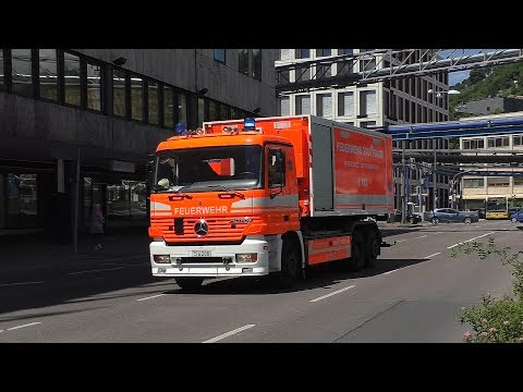Feuerwehr, Rettungsdienst, Polizei auf Einsatzfahrt in Stuttgart