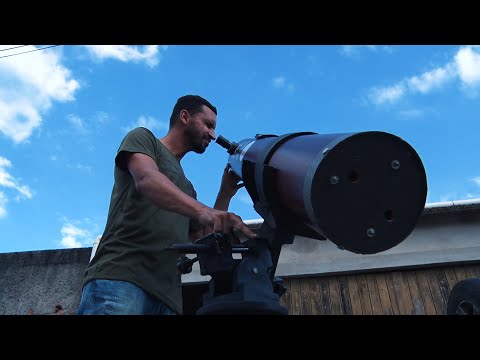 'Apaixonado pelo universo': astrônomo amador de Cabo Frio cria telescópio com materiais reciclados 