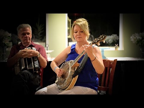 Pauline Conneely: Paddy Cronin's / Within A Mile of Dublin: Catskills Irish 2016 #40.