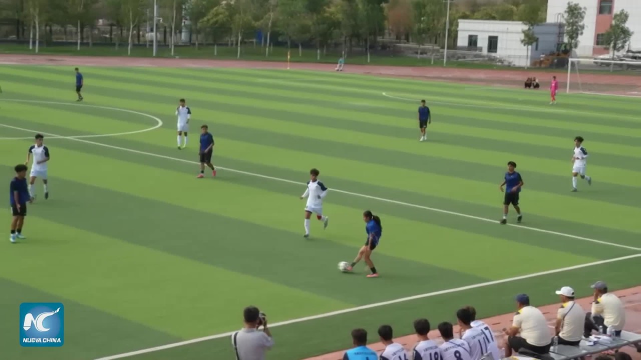 Jóvenes futbolistas de China y Estados Unidos se unen gracias al fútbol en Xinjiang