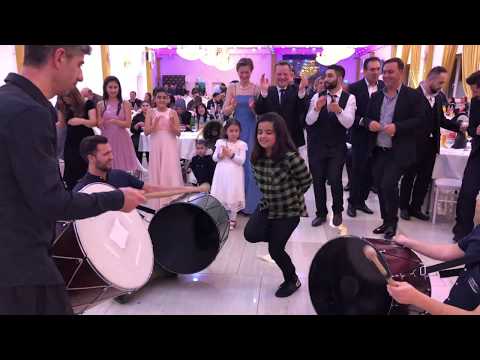 Bunu izlemeden geçmeyin! Maşallah bu kücük Kizkardesimize- HALAY SHOW❗️