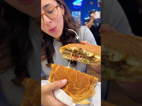 Voltamos no São Carlos Lanches: prensado mais famoso de SP #xis #hamburger #comidaderua
