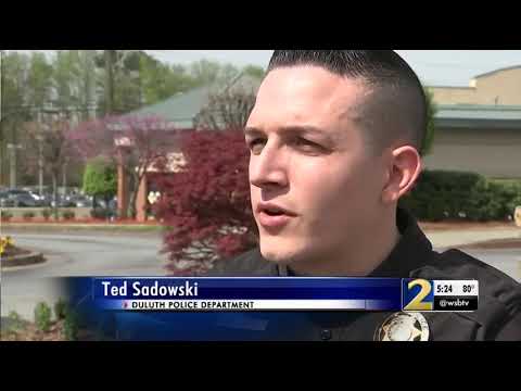 VIDEO: Suspect stopped at red light, used turn signals during police chase