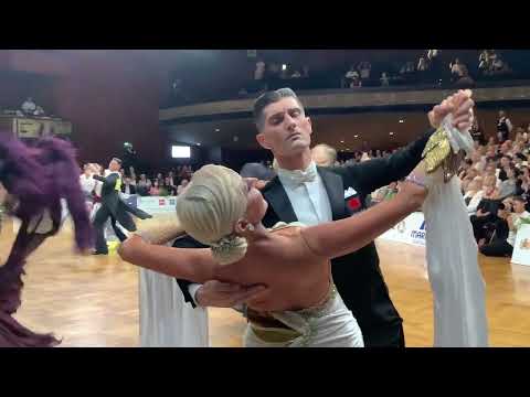 WALTZ 👍👏 1st HEAT - PROFESSIONAL SUPER GRAND PRIX - WDSF 2024 PD GOC STUTTGART / GER -