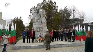 Венци и цветя отрупаха паметника на Васил Левски в Кърджали