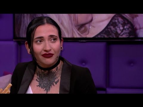 Christina reageert op seksfilmpje moeder Patricia  - RTL LATE NIGHT