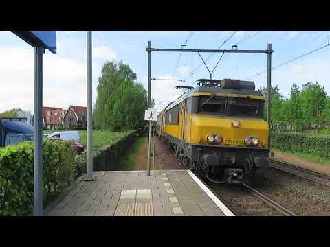 NS 1756 trekt een DD-AR stam Twello binnen.