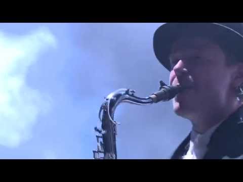 Męskie Granie 2016. Wojtek Mazolewski Quintet feat. Zespół Pieśni i Tańca "Śląsk" – Bombtrack