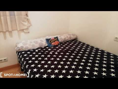 Rooms for rent in cosy 2-bedroom apartment in La Marina de Port - Spotahome (ref 346479)