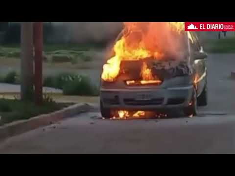 Intendente Alvear: Un auto se incendió en plena calle