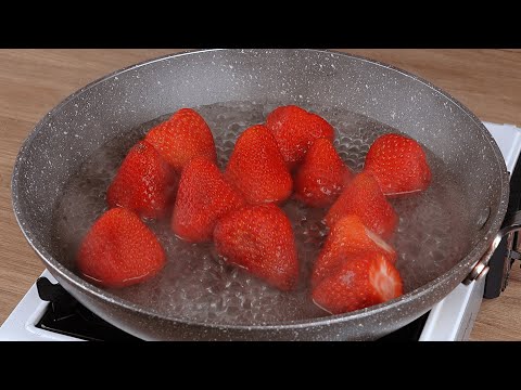 Agrega fresas al agua hirviendo y te sorprenderás con el resultado