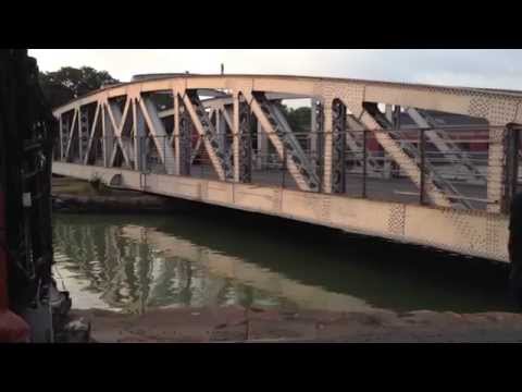 Kidderpore Swing Bridge in motion