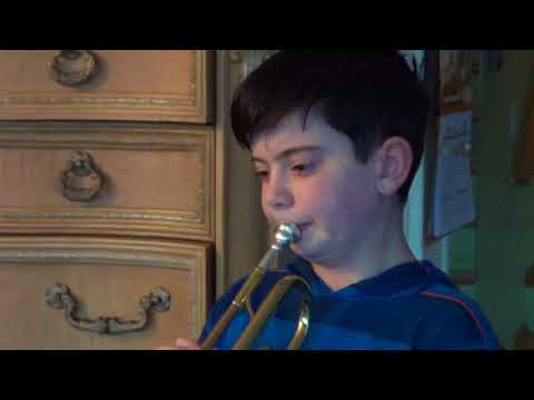 Łukaszek mój wnuczek 10 lat  z USA gra na trąbce uczy się od niedawna