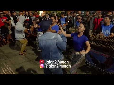 VIRAL !! Joget Panas Dingin Angklung Rajawali Malioboro Yogyakarta