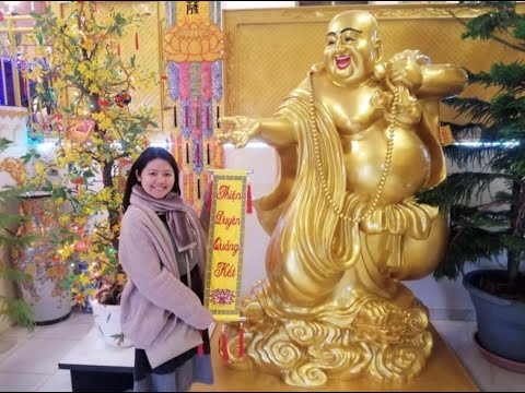 LAUGHING BUDDHA STATUE BRINGS HAPPY LIFE