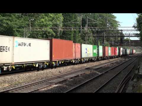 Freightliner 90042 heads north past Apsley - 4M87