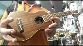 Video thumbnail for UKULELE SOPRANO IBANEZ IUKS5/B 4 by Luca Uke