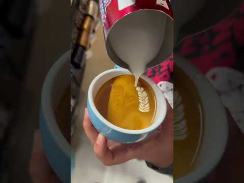 how to pour phoenix latteart 🕊️#phoenix #pour #freepour #latteart #artist